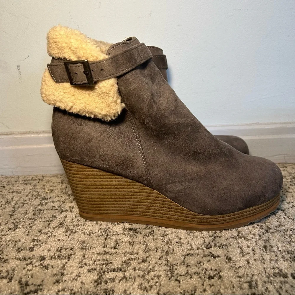 Cheeks Fit Body Tony Gray Wedge Ankle Booties Size 8.5